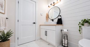 Salle de bain de mobil-home : cette erreur de dimensions peut vous coûter cher !