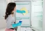 Comment nettoyer un frigo jauni