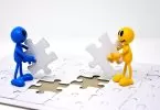 comment coller un puzzle sur une planche en bois