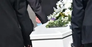 Comment se remettre d'un deuil ? Guide et conseils d'expert qui aident à avancer