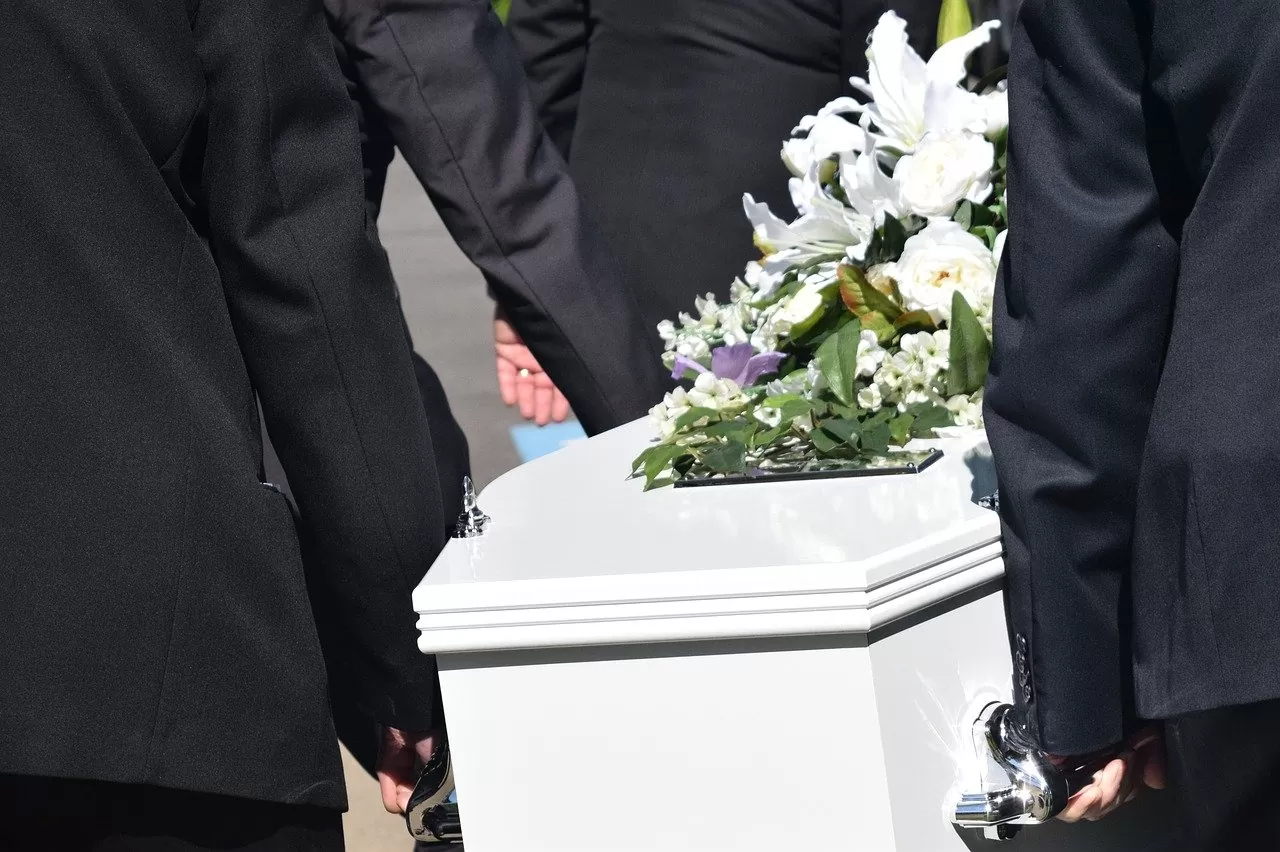 Comment se remettre d'un deuil ? Guide et conseils d'expert qui aident à avancer