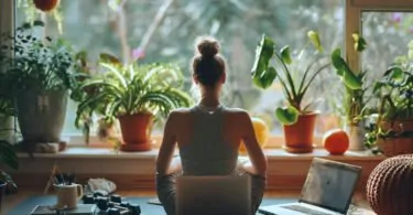 Astuces pour rester actif et en forme tout en travaillant à domicile.