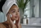 Les étapes essentielles d&rsquo;un démaquillage efficace pour une peau impeccable.