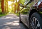 Réparer les éraflures de voiture : guide rapide et facile.