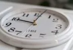 Que représente l’heure 14h04 ?
