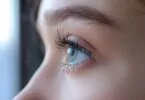 Rehaussement de cils : que faire en cas de gonflement ?