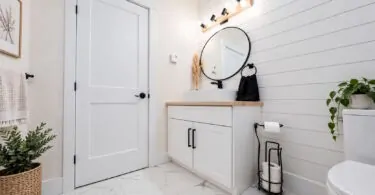 Salle de bain de mobil-home : cette erreur de dimensions peut vous coûter cher !